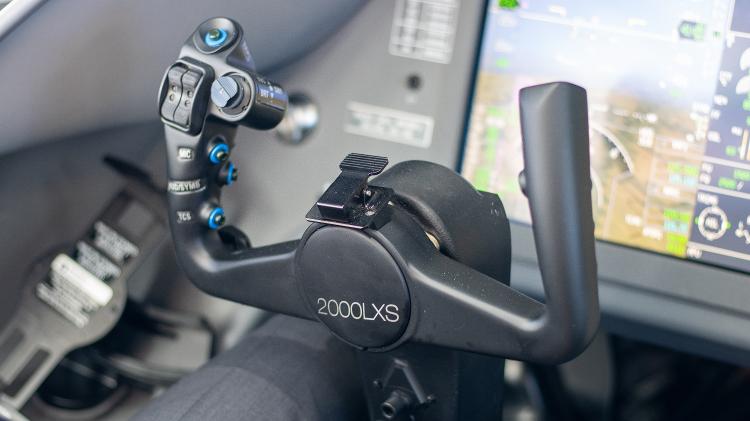 Manche do jato executivo Dassault Falcon 2000LXS Manche do jato executivo Dassault Falcon 2000LXS