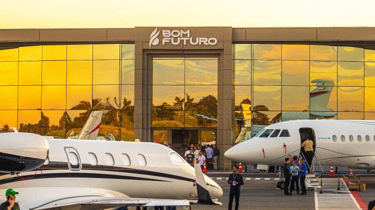 Bom Futuro, aeroporto executivo privado da empresa homônima, que serve de portal para empresas do agronegócio em Cuiabá (MT) Bom Futuro, aeroporto executivo privado da empresa homônima, que serve de portal para empresas do agronegócio em Cuiabá (MT)