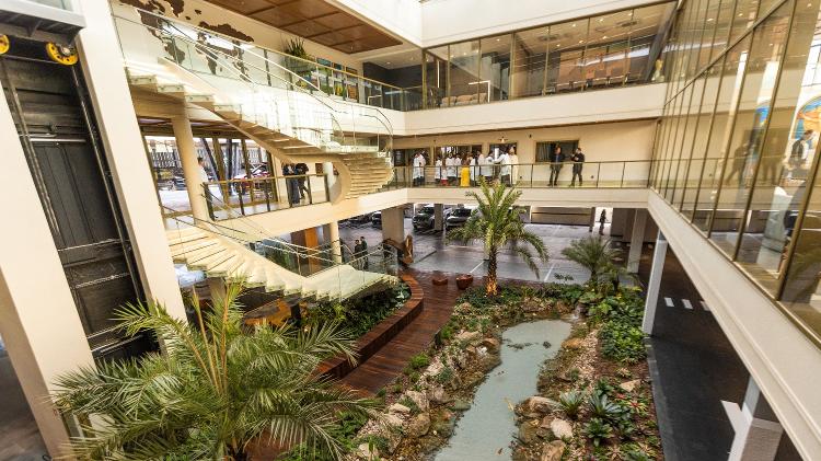 Terminal executivo do aeroporto privado Bom Futuro teve investimento de R$ 20 milhões e leva o nome da matriarca da família dona da empresa, Luzia Maggi Scheffer Terminal executivo do aeroporto privado Bom Futuro teve investimento de R$ 20 milhões e leva o nome da matriarca da família dona da empresa, Luzia Maggi Scheffer