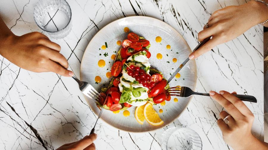 Pratos para compartilhar nos restaurantes: uma batalha para agradar todos os gostos Pratos para compartilhar nos restaurantes: uma batalha para agradar todos os gostos