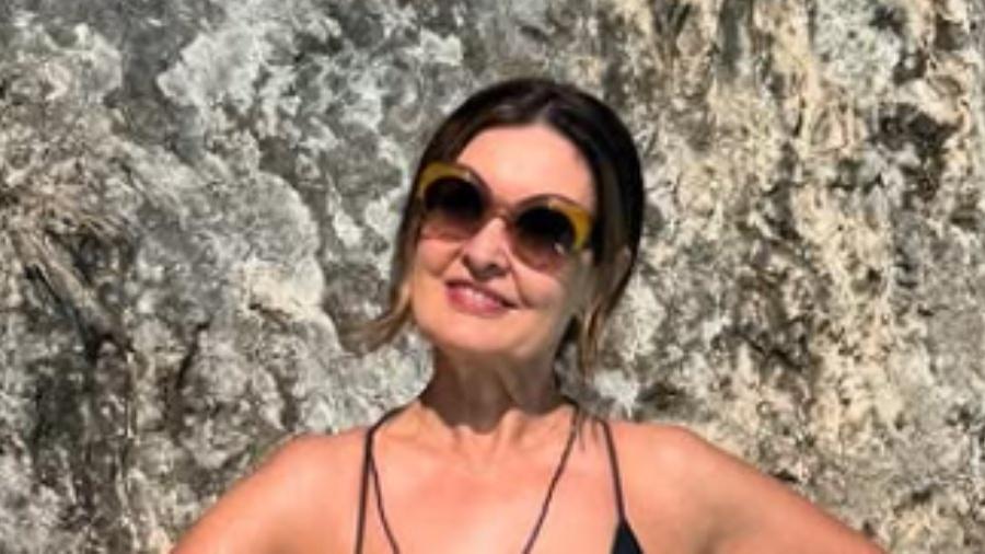 Fátima Bernardes posa de maiô em viagem com a filha Fátima Bernardes posa de maiô em viagem com a filha