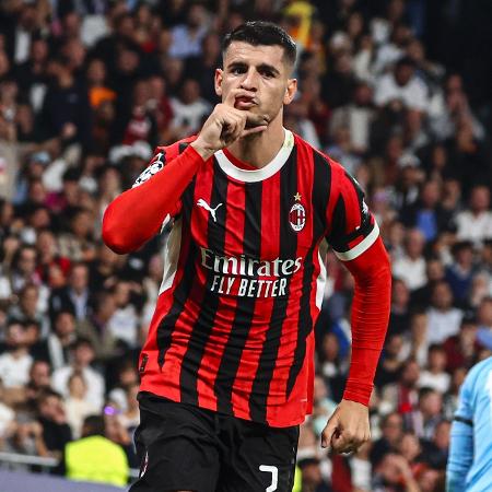 Alvaro Morata comemora gol marcado pelo Milan durante jogo contra o Real Madrid pela Champions League