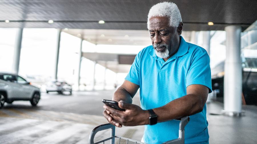 Uber vai começar a liberar modo sênior do app, com letras maiores e uso facilitado para idosos Uber vai começar a liberar modo sênior do app, com letras maiores e uso facilitado para idosos
