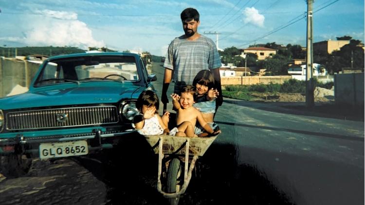 Família mora no interior de Minas Gerais Família mora no interior de Minas Gerais