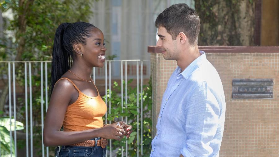 Leo (Clara Moneke) e Davi (Rafa Vitti) em "Dona de Mim" - Léo Rosário/Globo